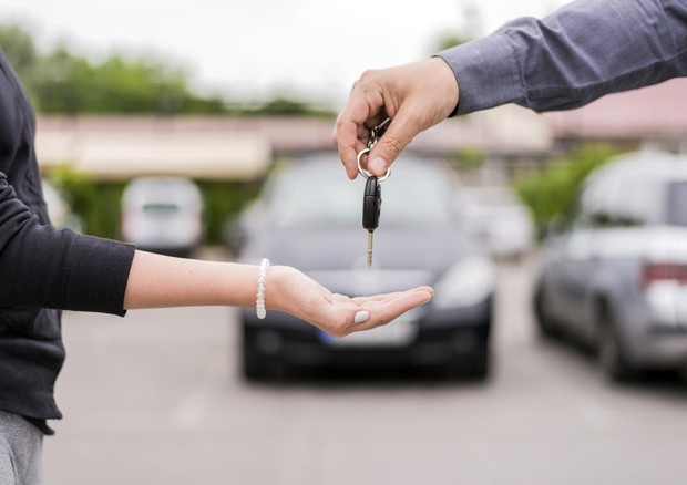 Consegna chiavi auto