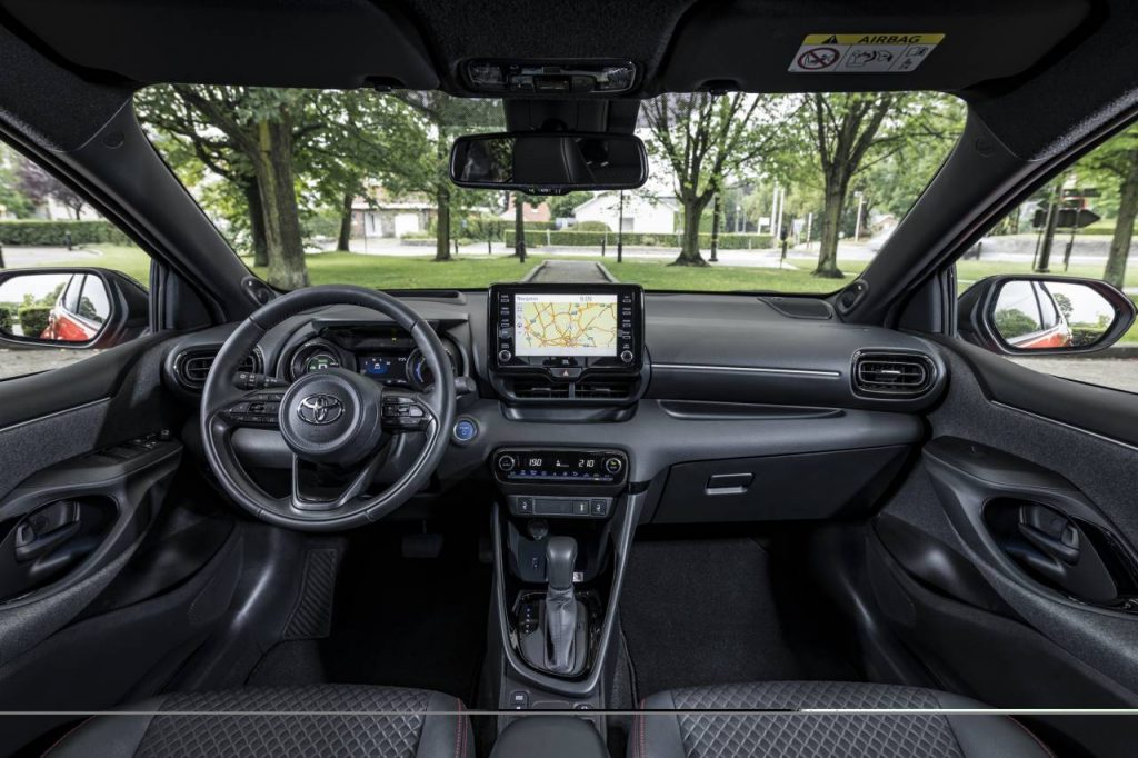 TOYOTA YARIS HYBRID