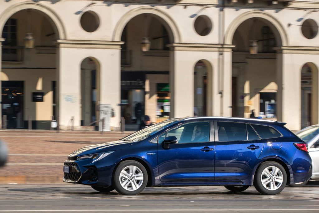 suzuki swace hybrid